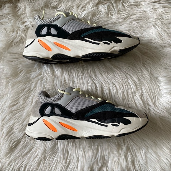 ADIDAS YEEZY Boost 700 Wave Runner (2017) - Picture 7 of 15